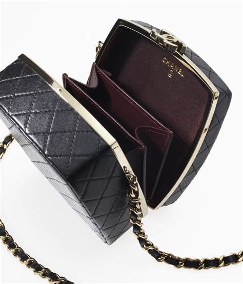 Chanel’s Compact Powder Case Clutch With Chain